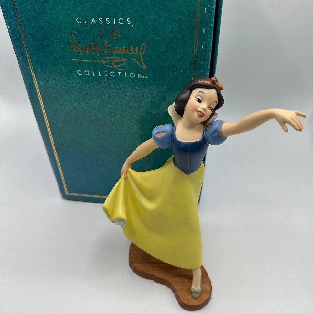 Vintage Snow White "Fairest One of All" WDCC Disney Figurine with Box and COA